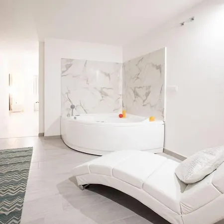 Unforgettable Split Level Jacuzzi Navona - Collection Daire Roma