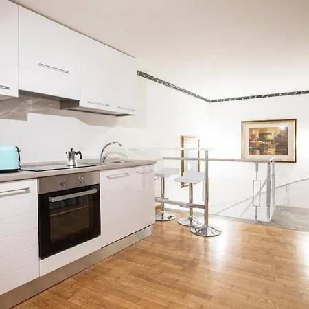 Unforgettable Split Level Jacuzzi Navona - Collection Apartman