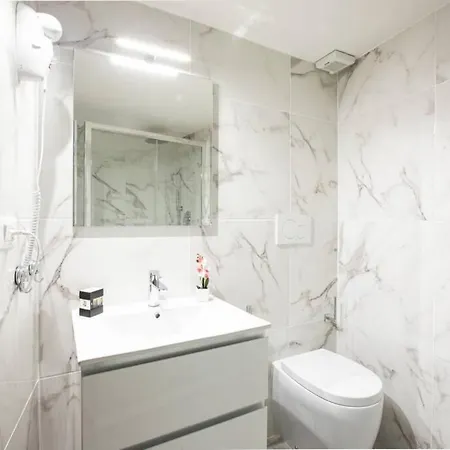 Unforgettable Split Level Jacuzzi Navona - Collection Apartment *