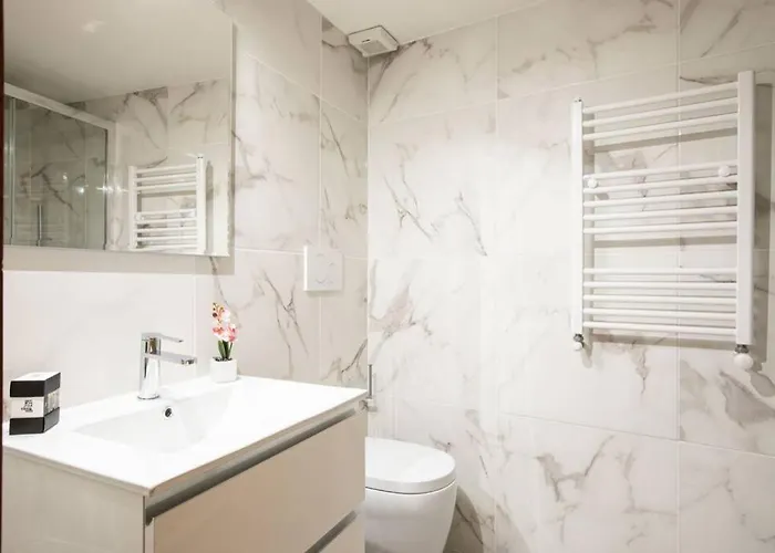 Unforgettable Split Level Jacuzzi Navona - Collection Apartment *