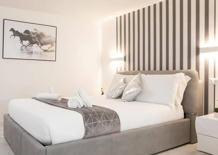 Unforgettable Split Level Jacuzzi Navona - Collection