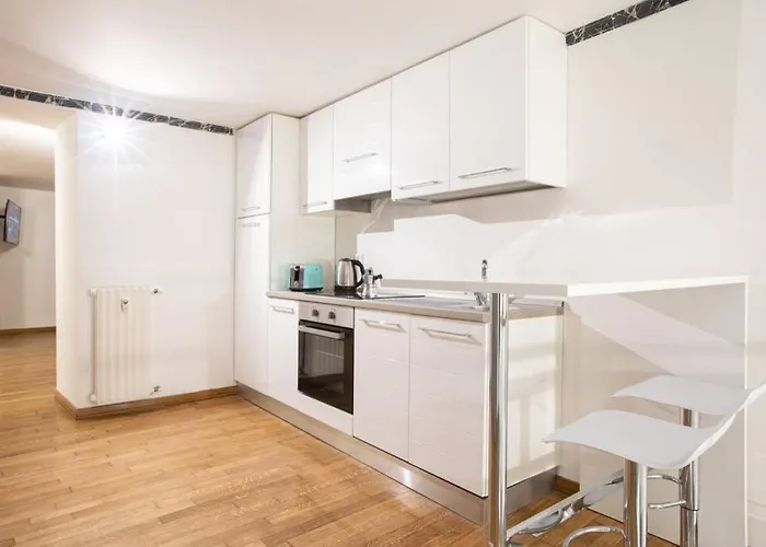 Unforgettable Split Level Jacuzzi Navona - Collection Apartment