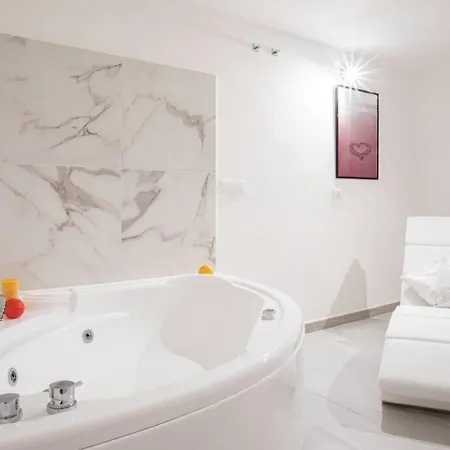 Unforgettable Split Level Jacuzzi Navona - Collection *